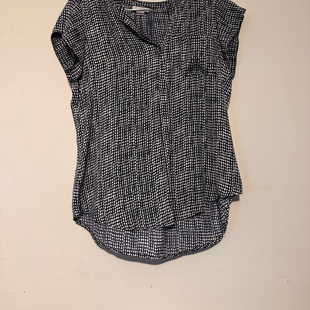 Liz Claiborne Black and White Asymmetrical Cap Sleeve Blouse